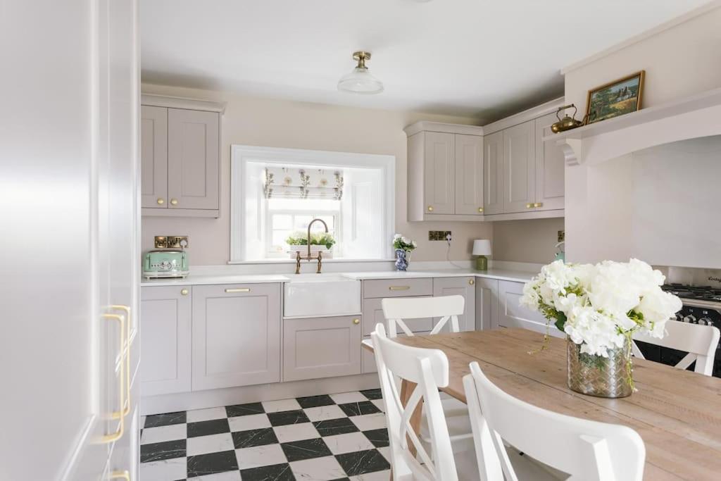 The Farmhouse At Corrstown Village Portrush Exteriör bild